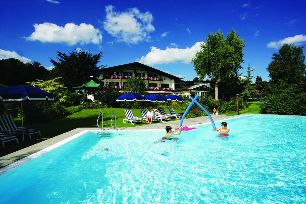 Wasserspaß im Garten des Alpenhof Murnau